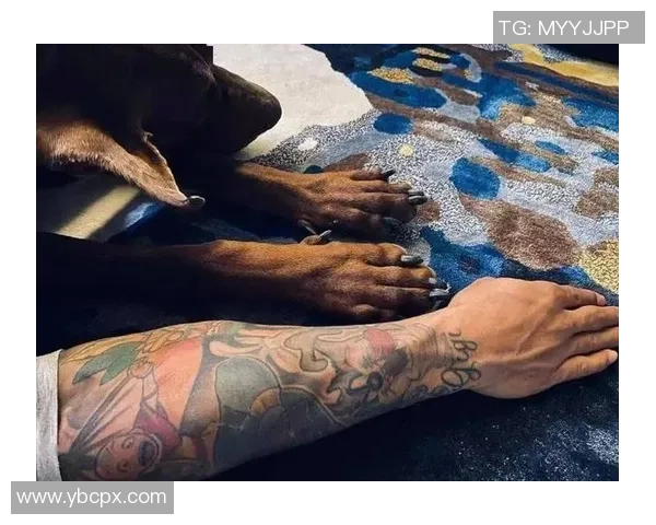 足球场上的纹身传奇：那些踢足球的明星们与他们的身体艺术故事