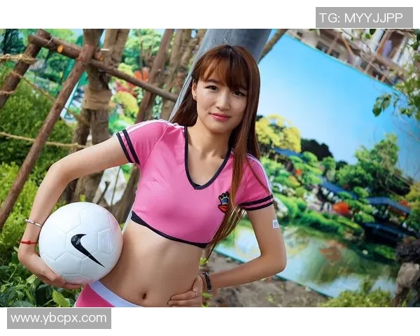 当美女偶遇足球明星时的惊喜与尴尬瞬间揭秘 当美女偶遇足球明星时的惊喜与尴尬瞬间揭秘